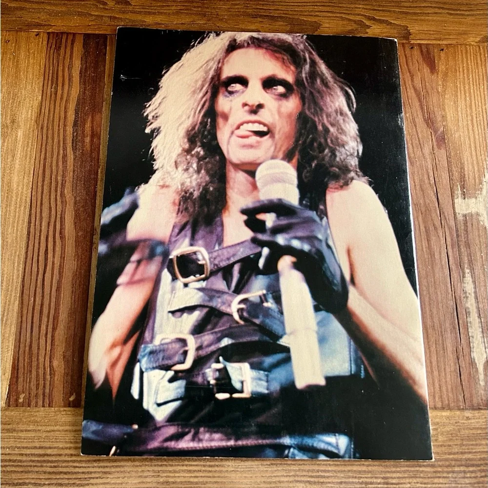 Alice Cooper Concert Program 🪨 - Picture 2 of 3